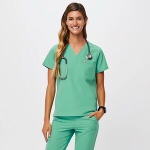 Figs surgical green top and bottoms size medium